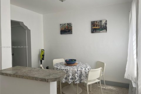 Casa en alquiler en Miami Beach, Florida, 2 dormitorios, 83.61 m2 № 1758537 - foto 4