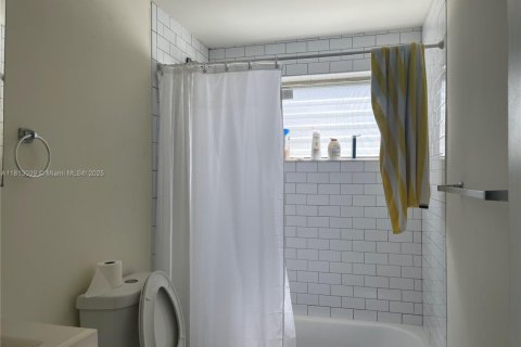 Casa en alquiler en Miami Beach, Florida, 2 dormitorios, 83.61 m2 № 1758537 - foto 10