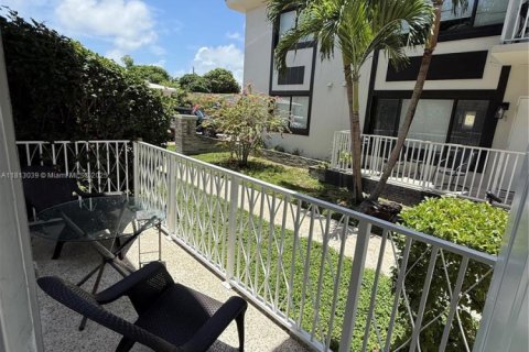 Casa en alquiler en Miami Beach, Florida, 2 dormitorios, 83.61 m2 № 1758537 - foto 15