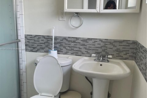 Casa en alquiler en Miami Beach, Florida, 2 dormitorios, 83.61 m2 № 1758537 - foto 11