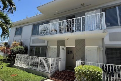 Casa en alquiler en Miami Beach, Florida, 2 dormitorios, 83.61 m2 № 1758537 - foto 18