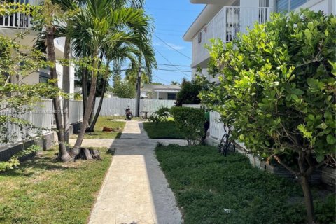 Casa en alquiler en Miami Beach, Florida, 2 dormitorios, 83.61 m2 № 1758537 - foto 16