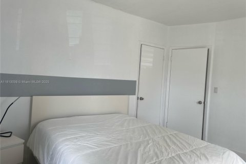Casa en alquiler en Miami Beach, Florida, 2 dormitorios, 83.61 m2 № 1758537 - foto 5