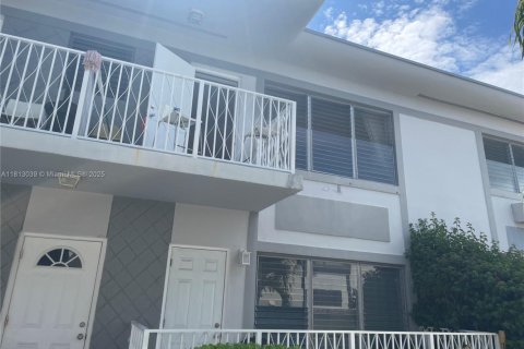 Casa en alquiler en Miami Beach, Florida, 2 dormitorios, 83.61 m2 № 1758537 - foto 12