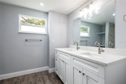 Casa en venta en Tampa, Florida, 3 dormitorios, 107.95 m2 № 2207573 - foto 9