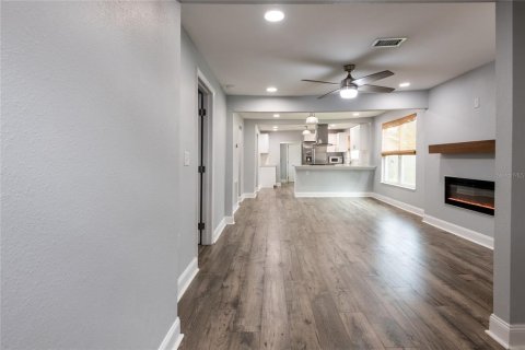 Casa en venta en Tampa, Florida, 3 dormitorios, 107.95 m2 № 2207573 - foto 4