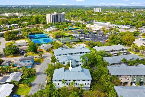 Townhouse in Wilton Manors, Florida 3 bedrooms, 146.79 sq.m. № 1705303 - photo 24