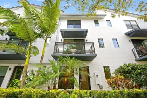 Townhouse in Wilton Manors, Florida 3 bedrooms, 146.79 sq.m. № 1705303 - photo 1