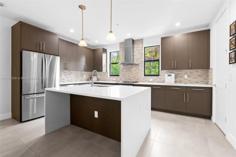 Townhouse in Wilton Manors, Florida 3 bedrooms, 146.79 sq.m. № 1705303 - photo 6