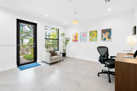 Townhouse in Wilton Manors, Florida 3 bedrooms, 146.79 sq.m. № 1705303 - photo 3