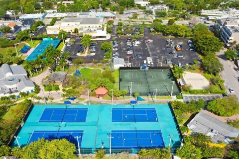 Townhouse in Wilton Manors, Florida 3 bedrooms, 146.79 sq.m. № 1705303 - photo 27