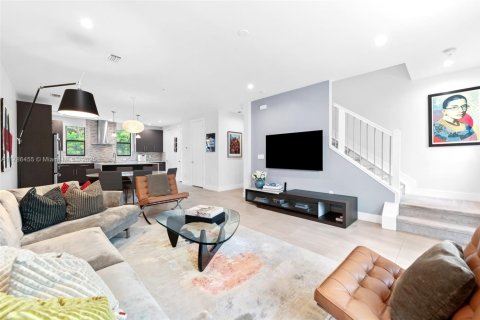 Townhouse in Wilton Manors, Florida 3 bedrooms, 146.79 sq.m. № 1705303 - photo 8
