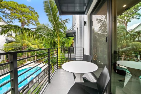 Townhouse in Wilton Manors, Florida 3 bedrooms, 146.79 sq.m. № 1705303 - photo 17
