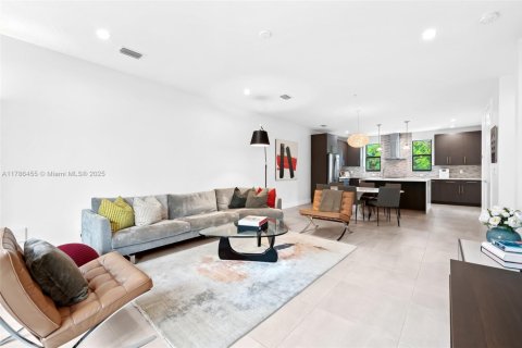 Townhouse in Wilton Manors, Florida 3 bedrooms, 146.79 sq.m. № 1705303 - photo 7
