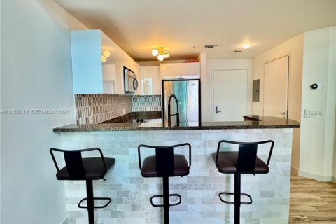 Condominio en venta en Miami, Florida, 1 dormitorio, 76.55 m2 № 2010712 - foto 8