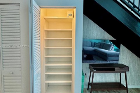 Condominio en venta en Miami, Florida, 1 dormitorio, 76.55 m2 № 2010712 - foto 11