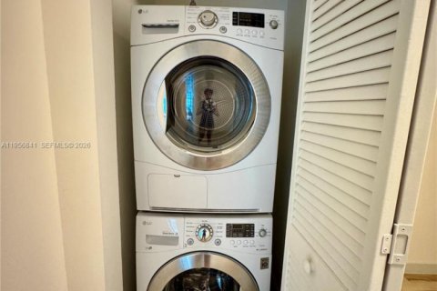 Condominio en venta en Miami, Florida, 1 dormitorio, 76.55 m2 № 2010712 - foto 26