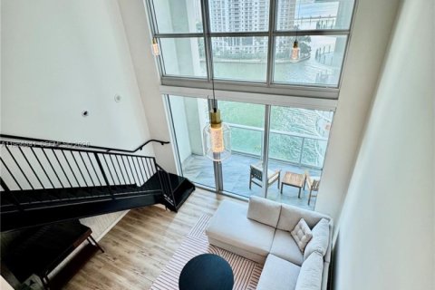 Condominio en Miami, Florida, 1 dormitorio  № 2010712