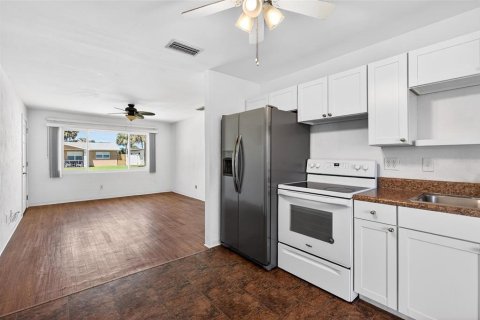 House in Ormond Beach, Florida 3 bedrooms, 95.97 sq.m. № 2222647 - photo 6