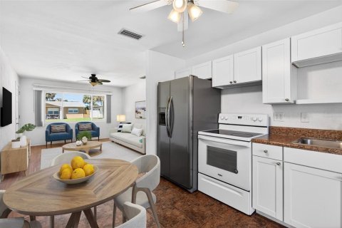 House in Ormond Beach, Florida 3 bedrooms, 95.97 sq.m. № 2222647 - photo 5