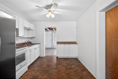 House in Ormond Beach, Florida 3 bedrooms, 95.97 sq.m. № 2222647 - photo 8
