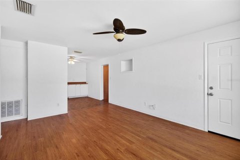 House in Ormond Beach, Florida 3 bedrooms, 95.97 sq.m. № 2222647 - photo 3