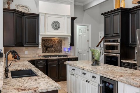 House in Lake Mary, Florida 6 bedrooms, 423.45 sq.m. № 2349908 - photo 29
