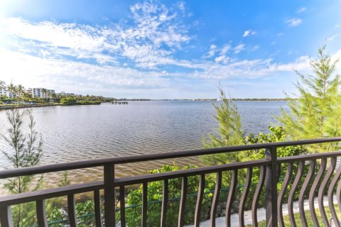 Apartamento en alquiler en Palm Beach, Florida, 2 dormitorios, 94.76 m2 № 1172371 - foto 1