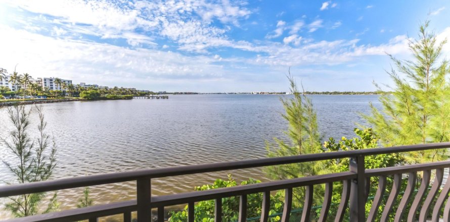 Apartment in Palm Beach, Florida 2 bedrooms, 94.76 sq.m. № 1172371