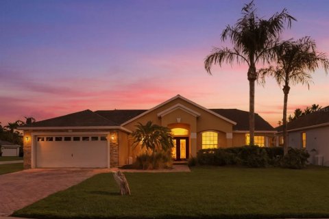 House in Davenport, Florida 5 bedrooms, 196.58 sq.m. № 2091568