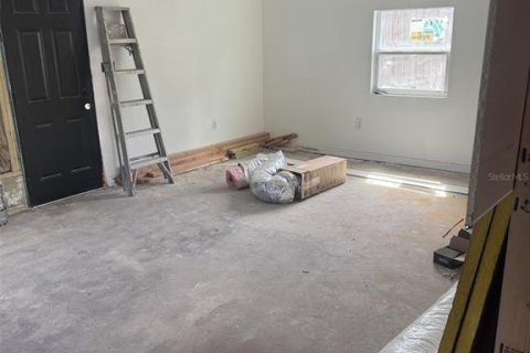 House in Largo, Florida 4 bedrooms, 109.9 sq.m. № 2396418 - photo 7