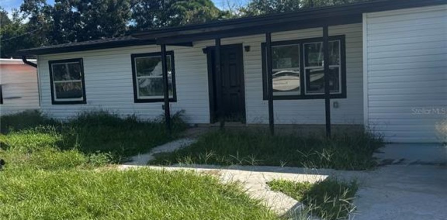 House in Largo, Florida 4 bedrooms, 109.9 sq.m. № 2396418