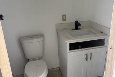House in Largo, Florida 4 bedrooms, 109.9 sq.m. № 2396418 - photo 15