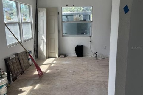 House in Largo, Florida 4 bedrooms, 109.9 sq.m. № 2396418 - photo 3