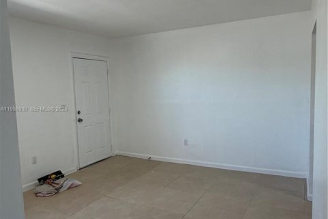 Снять в аренду виллу или дом в Опа-Локка, Флорида 2 спальни, 180.23м2, № 2017812 - фото 7