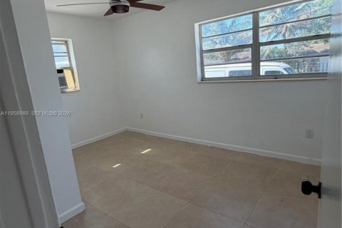 Снять в аренду виллу или дом в Опа-Локка, Флорида 2 спальни, 180.23м2, № 2017812 - фото 2