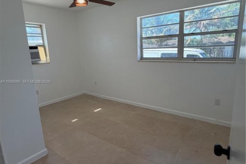 Снять в аренду виллу или дом в Опа-Локка, Флорида 2 спальни, 180.23м2, № 2017812 - фото 4