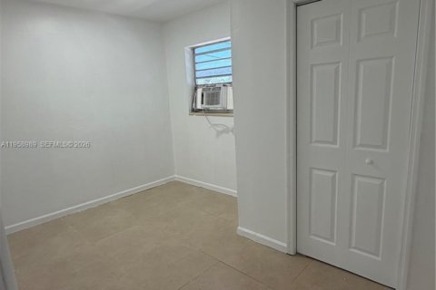 Снять в аренду виллу или дом в Опа-Локка, Флорида 2 спальни, 180.23м2, № 2017812 - фото 5