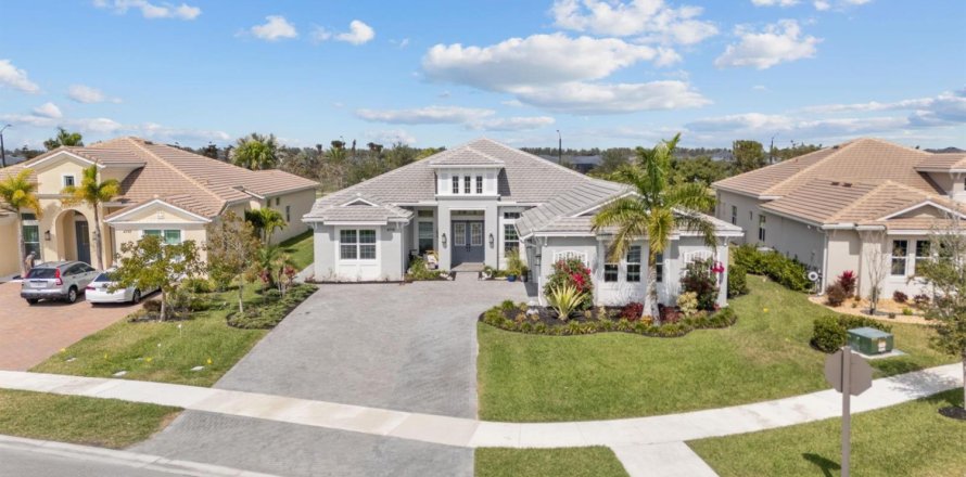 House in Westlake, Florida 4 bedrooms, 310.85 sq.m. № 2083391