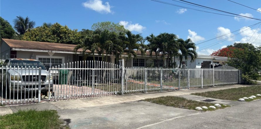 House in Miami, Florida 3 bedrooms, 201.23 sq.m. № 1929594