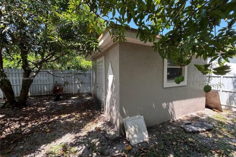 House in Miami, Florida 3 bedrooms, 201.23 sq.m. № 1929594 - photo 6