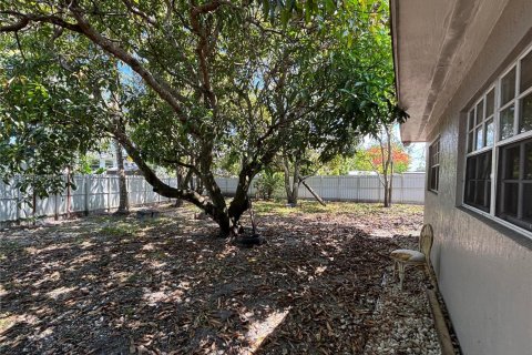 House in Miami, Florida 3 bedrooms, 201.23 sq.m. № 1929594 - photo 4