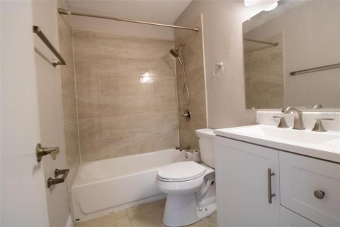 Condo in Tampa, Florida, 1 bedroom  № 2378957 - photo 9