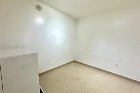 Condo in Hallandale Beach, Florida, 3 bedrooms  № 1860839 - photo 8