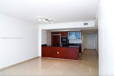 Condo in Hallandale Beach, Florida, 3 bedrooms  № 1860839 - photo 2