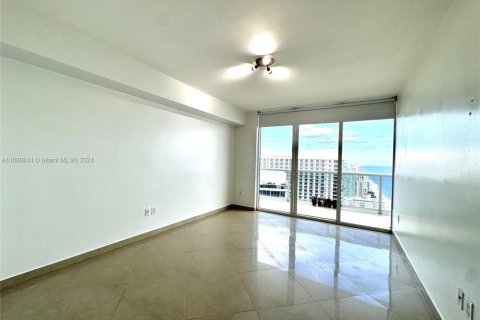 Condo in Hallandale Beach, Florida, 3 bedrooms  № 1860839 - photo 4
