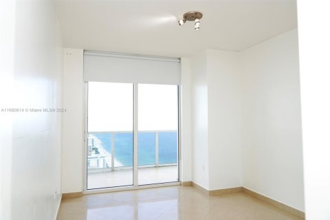 Condo in Hallandale Beach, Florida, 3 bedrooms  № 1860839 - photo 6
