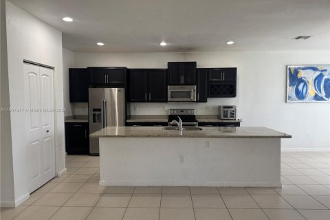 House in Miami, Florida 4 bedrooms, 181.07 sq.m. № 1967101 - photo 19