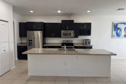 House in Miami, Florida 4 bedrooms, 181.07 sq.m. № 1967101 - photo 20