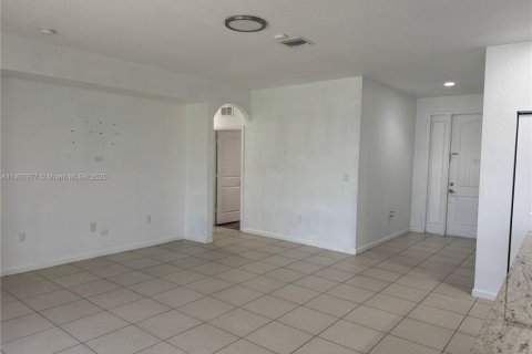 House in Miami, Florida 4 bedrooms, 181.07 sq.m. № 1967101 - photo 17